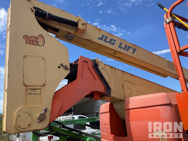 ELEVADOR ARTICULADO JLG 4WD 800AJ