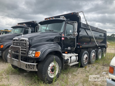 2005 Mack CV713 6x4 Quad/A Camión dumper