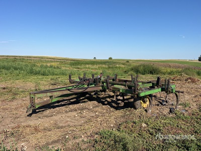 John Deere 100 14 ft Cultivator