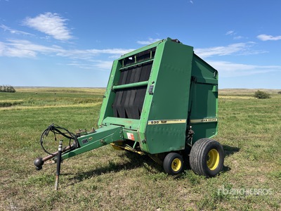John Deere 530 Round Baler