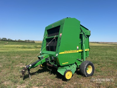 John Deere 567 Presse à balles cylindriques