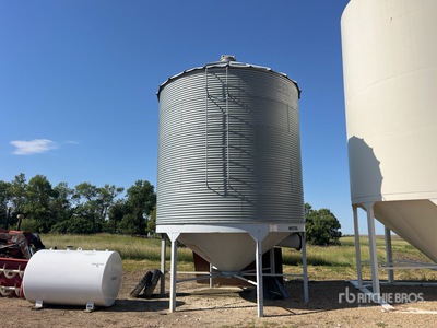 Westeel-Rosco +/- 1850 bu 5 Ring Hopper Grain Bin