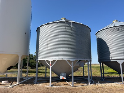 Westeel-Rosco +/- 2750 bu 4 Ring Hopper Grain Bin