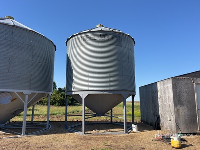 Westeel-Rosco +/- 1650 bu 4 Ring Hopper Grain Bin