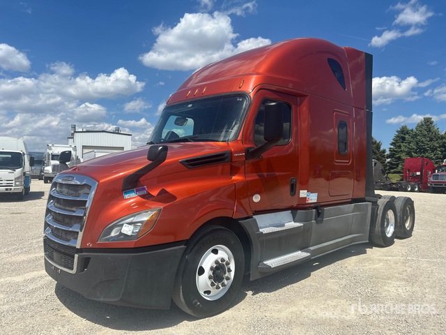 2019 Freightliner Cascadia 126 6x4 T/A Sleeper Truck Tractor