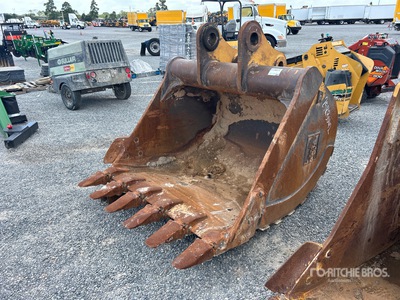Rockland 66 in Digging Excavator Bucket