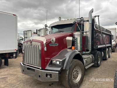 2013 Kenworth T800 8x6 Tri/A Dump Truck
