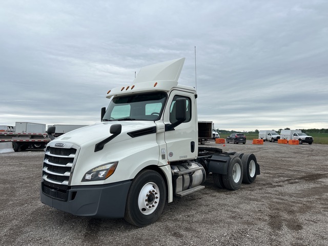 2018 Freightliner Cascadia 126 6x4 T/A Day Cab Truck Tractor
