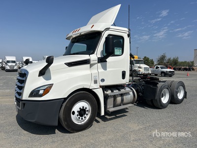 2019 Freightliner Cascadia 126 6x4 T/A Dagcabine Trekker