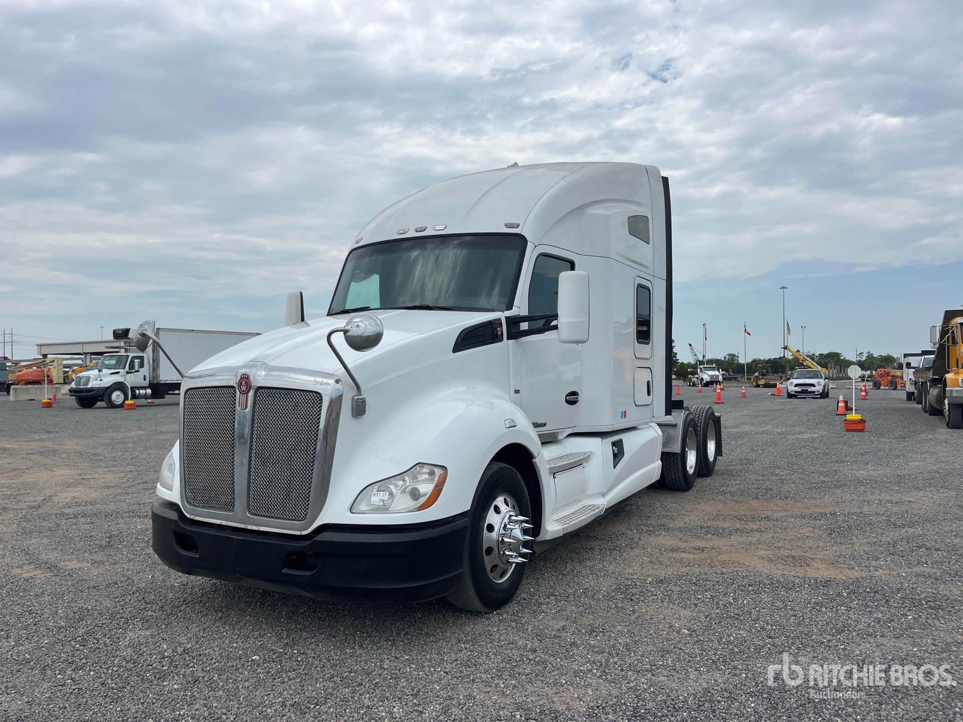 2015 Kenworth T680 6x4 Sleeper Truck Tractor