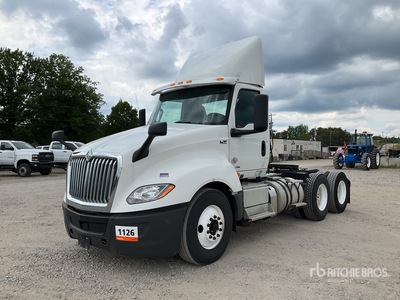 2019 International LT625 6x4 T/A Dagcabine Trekker