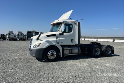 2019 Freightliner Cascadia 126 6x4 T/A Dagcabine Trekker