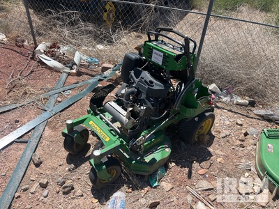 2016 John Deere Quik Trak Ride-On Lawn Mower