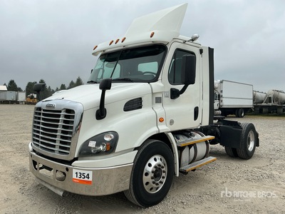 2017 Freightliner Cascadia 113 4x2 S/A Day Cab Truck Tractor