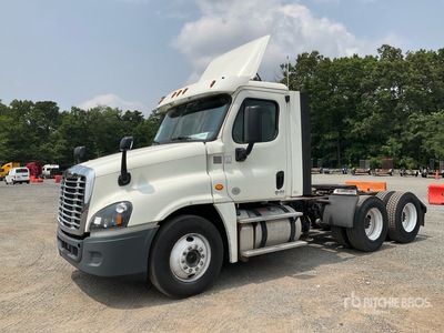 2018 Freightliner Cascadia 125 6x4 T/A Day Cab Truck Tractor