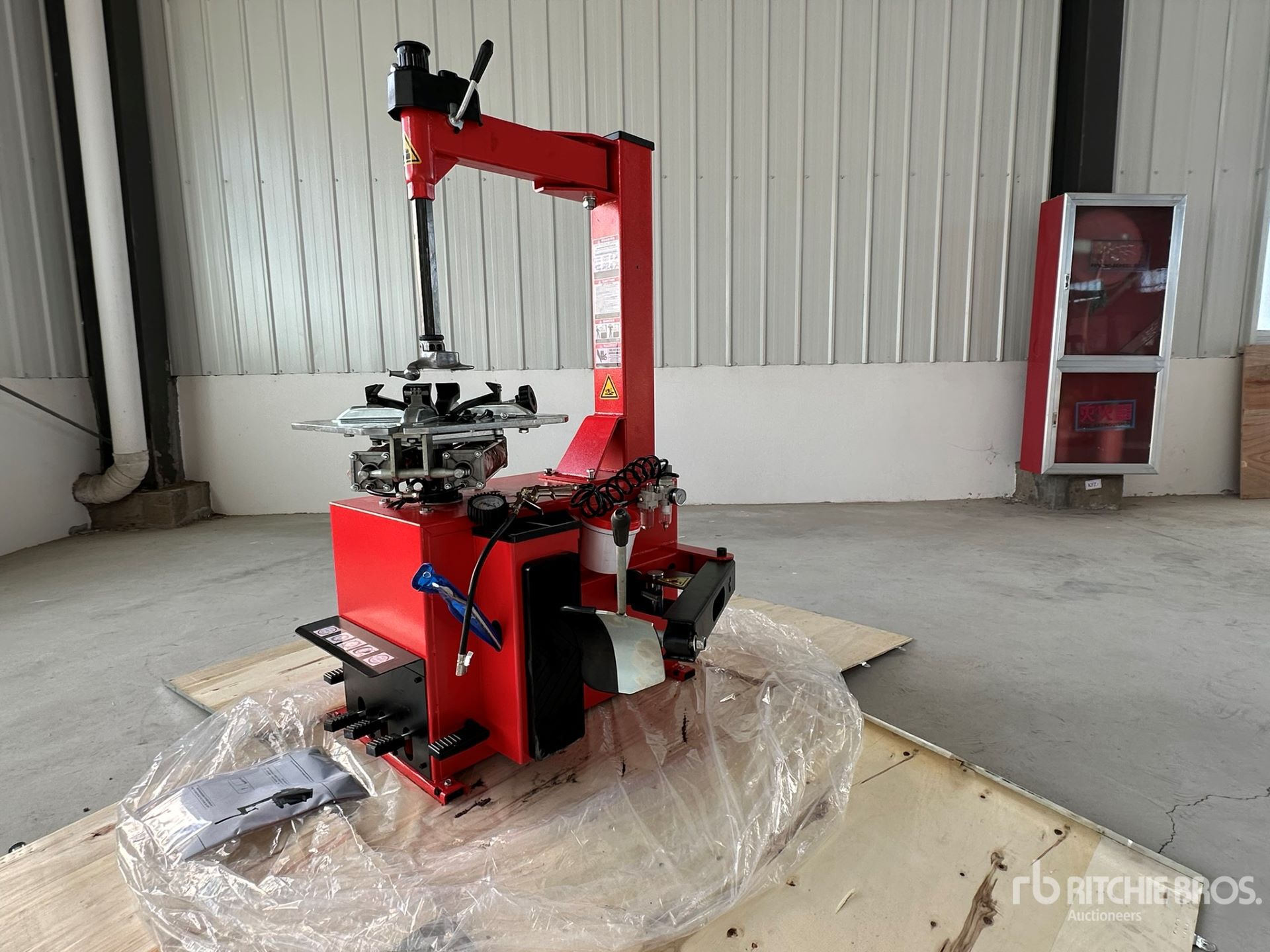 2025 Agriquip GLTC24 Tire Changer (Unused)