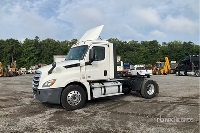 2018 Freightliner Cascadia 126 4x2 S/A Day Cab Truck Tractor