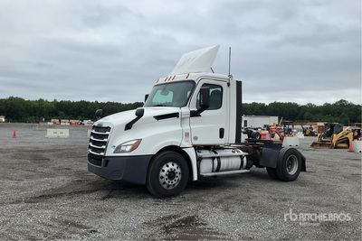 2018 Freightliner Cascadia 126 4x2 S/A Day Cab Truck Tractor