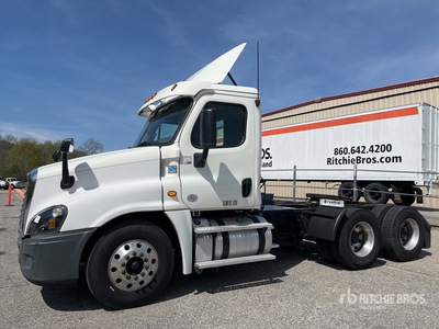 2016 Freightliner Cascadia 125 6x4 T/A Day Cab Truck Tractor