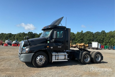 2019 Freightliner Cascadia 125 6x4 T/A Day Cab Truck Tractor