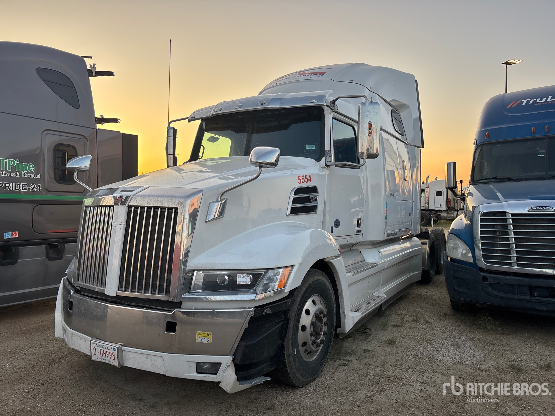 2021 Western Star 5700 6x4 Sleeper Truck Tractor