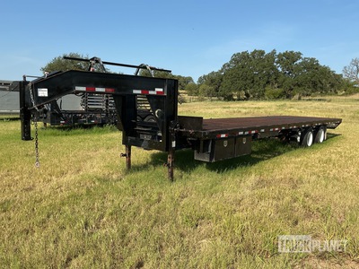 2015 32 ft  T/A Gooseneck T/A Gooseneck Flatbed Trailer