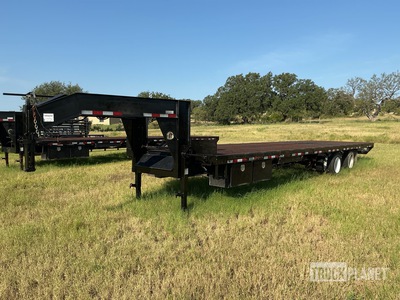 2015 32 ft  T/A Gooseneck T/A Gooseneck Flatbed Trailer
