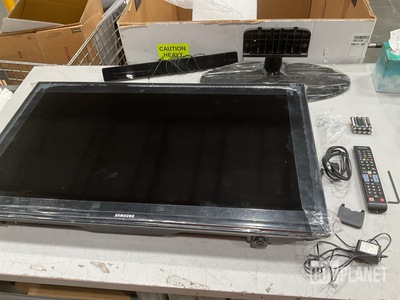 Samsung Television w/Storage Case