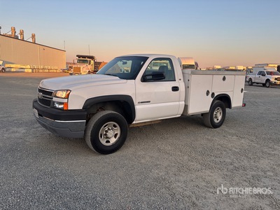 2005 Chevrolet Silverado 2500HD 4x2 Utility Truck
