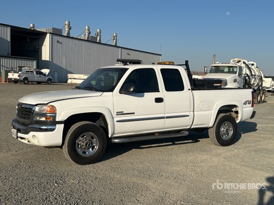 2007 GMC Sierra 2500HD 4x4 Extended Cab Pickup