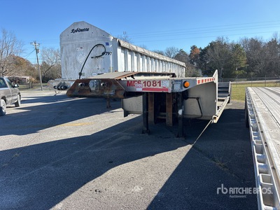 2011 Manac 33500 lb T/A Lowboy Trailer