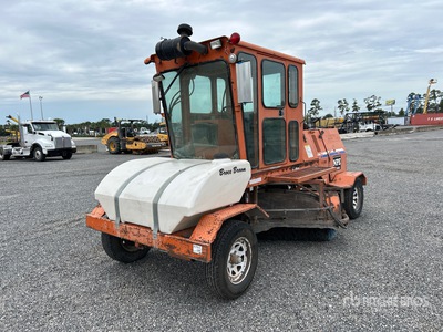 2016 Broce RCT350 Self-Propelled Broom