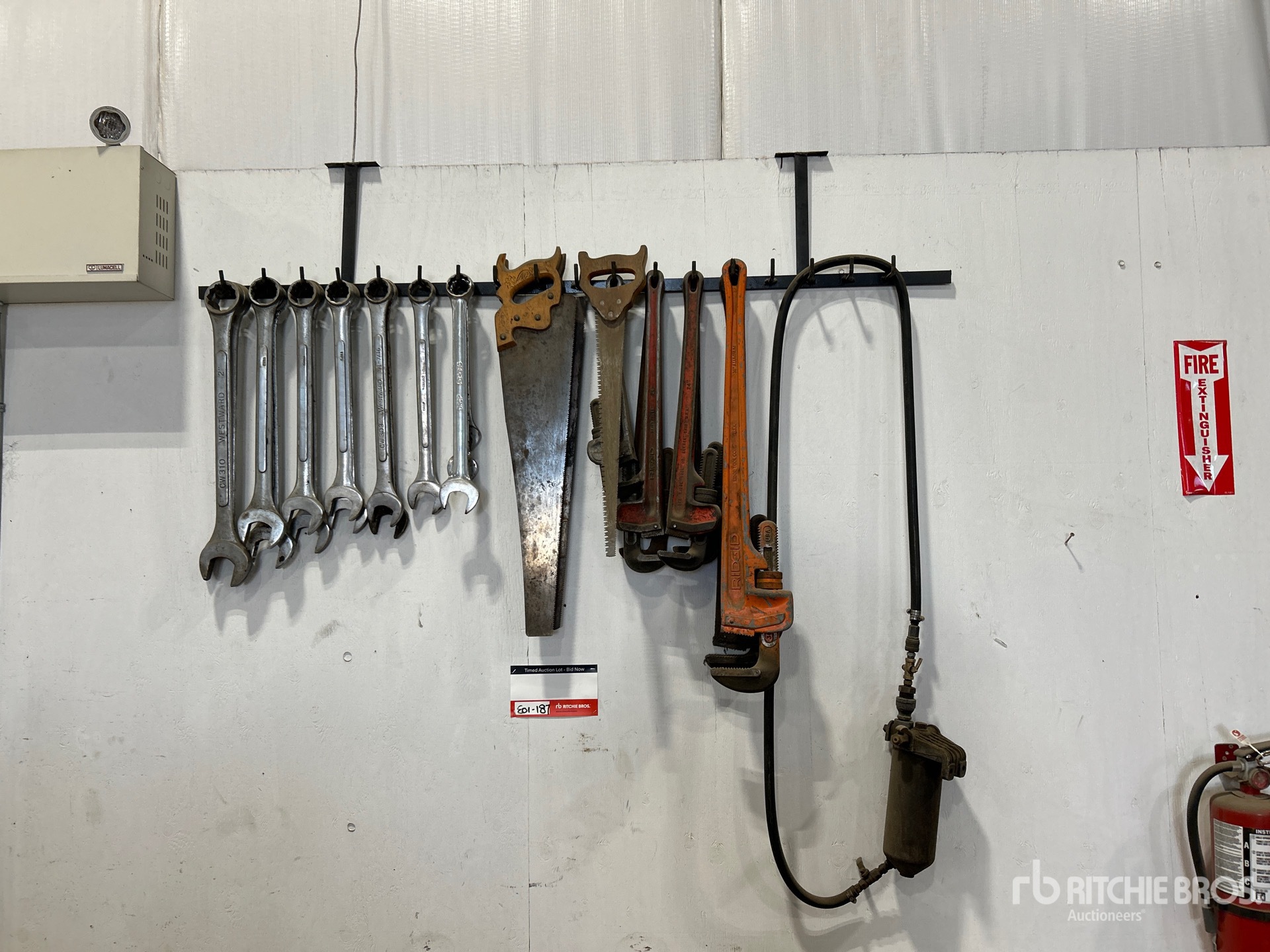 Quantity of Wrenches, Saws and Pipe Wrench's أدوات يدوية متنوعة