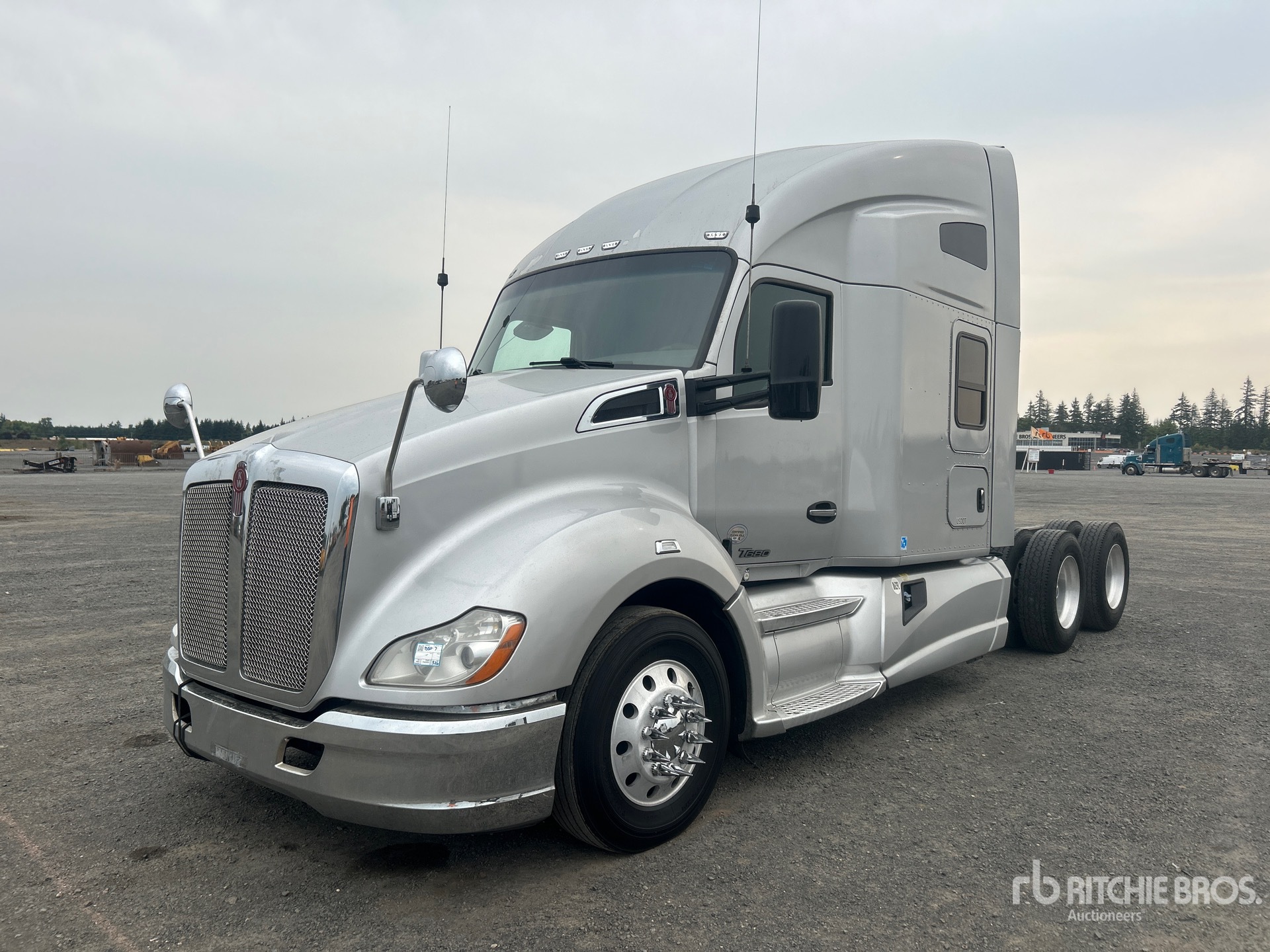 2017 Kenworth T680 6x4 T/A Sleeper Truck Tractor