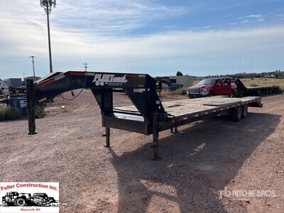 2012 Diamond C Roadclipper 30 ft T/A Gooseneck مقطورة معدات