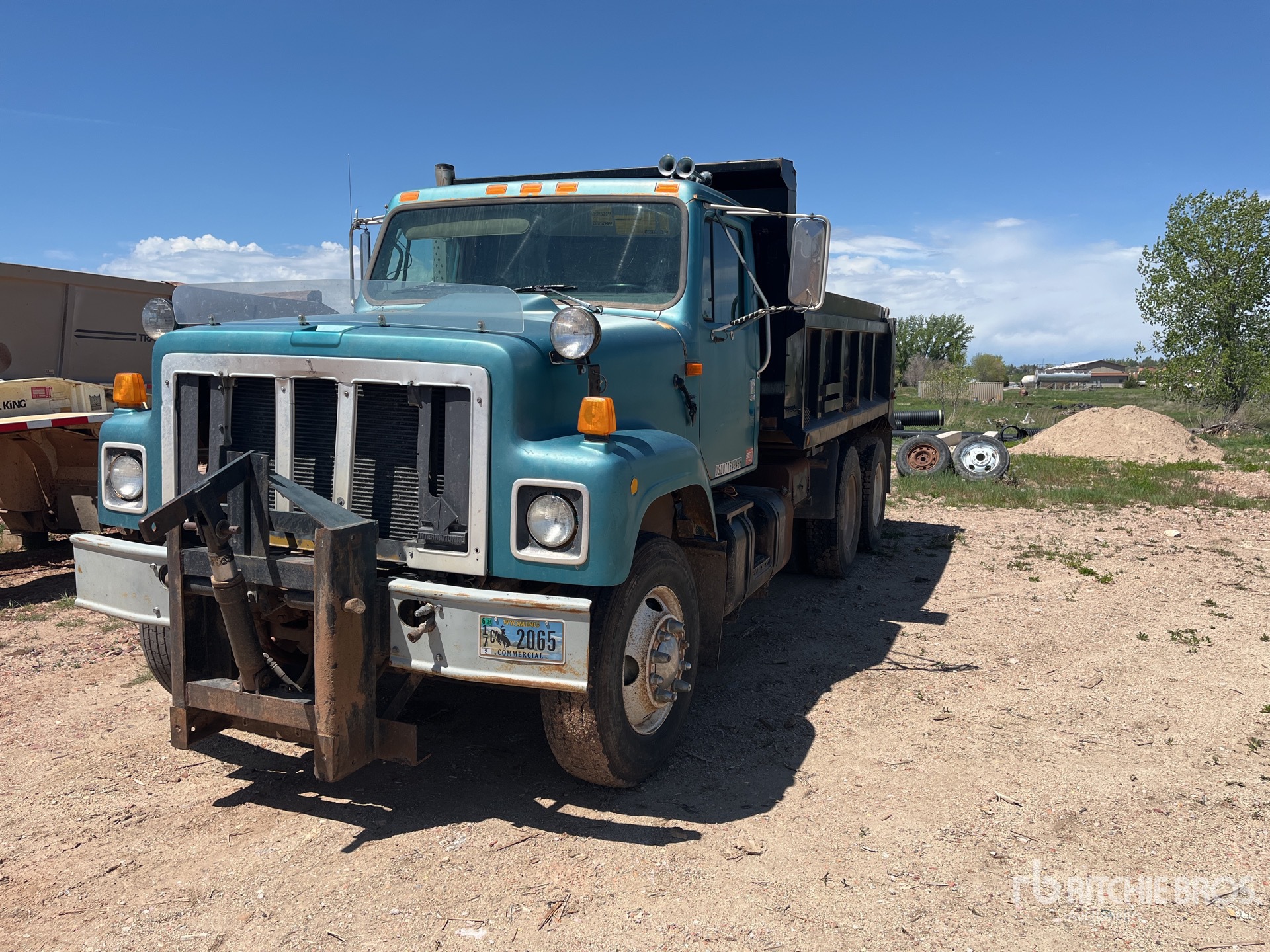 1995 International 2574 6x4 Tipper Truck