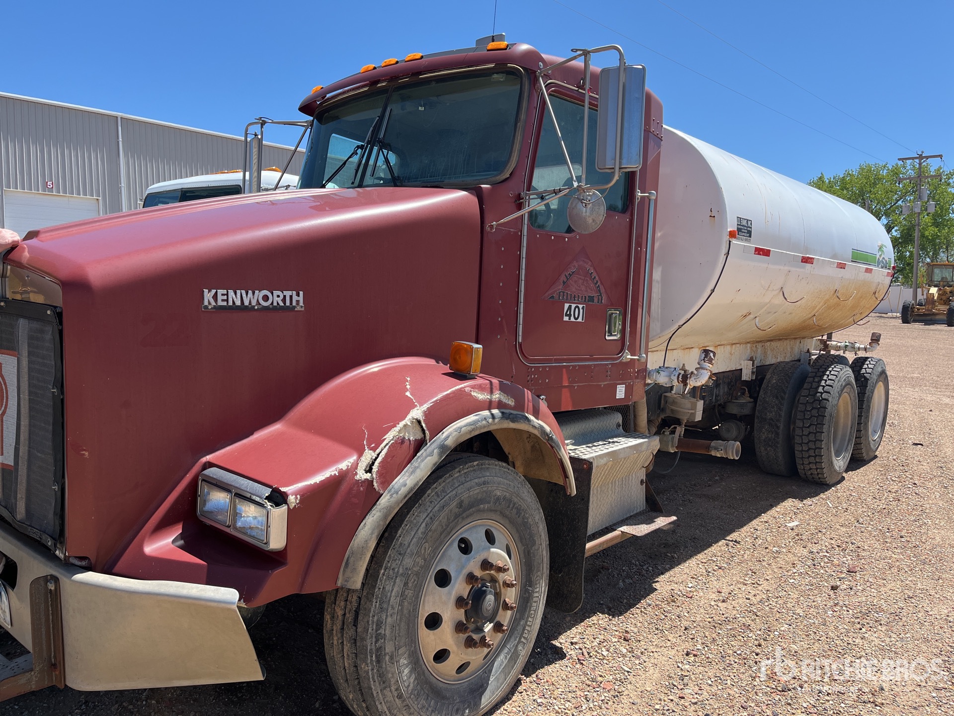 1997 Kenworth T800 3000 gal 6x4 Water Truck