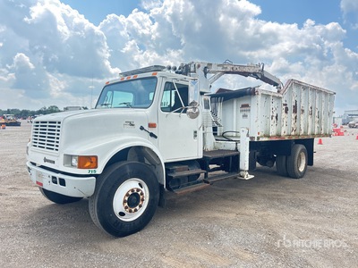 TL3 Knuckle Boom on 2001 International 4900 4x2 Grapple Truck