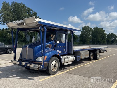 2016 Kenworth T370 Car Carrier Truck