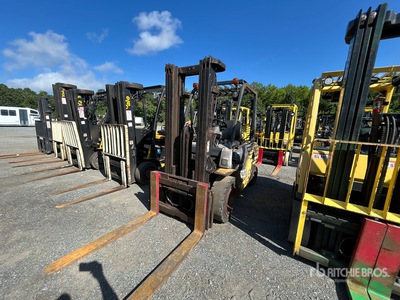 2007 Komatsu FG30HT-16 5550 lb Pneumatic Tire Heftruck