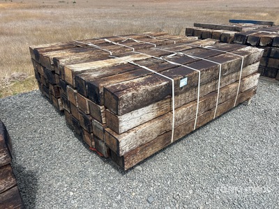 Quantity of (40) Railroad Ties Divers - Matériaux de construction