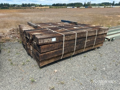 Quantity of (40) Railroad Ties Divers - Matériaux de construction