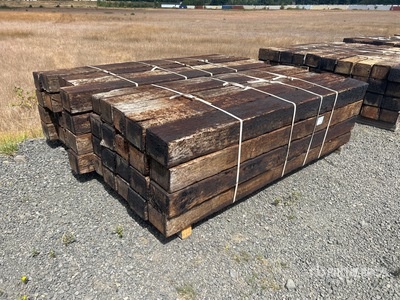 Quantity of (40) Railroad Ties Divers - Matériaux de construction