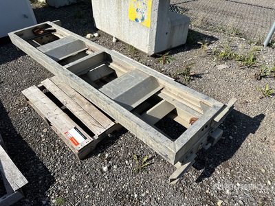 Quantity of (2) Load Risers Varios, piezas especiales para remolques