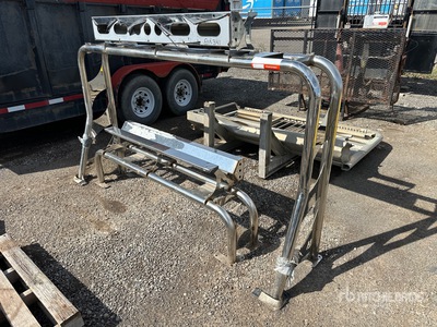 Quantity of (2) Wrecker Light Bar Varios, piezas para camion