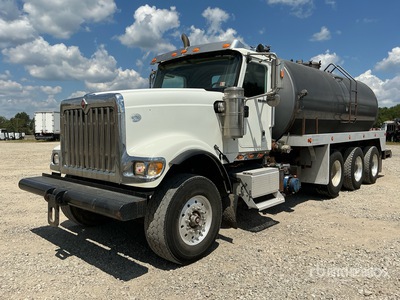 J & J Truck Bodies on 2011 International 5900i 8x4 Vacuüm tankwagen