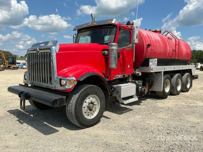 J & J Truck Bodies on 2011 International 5900i 8x4 Vacuüm tankwagen