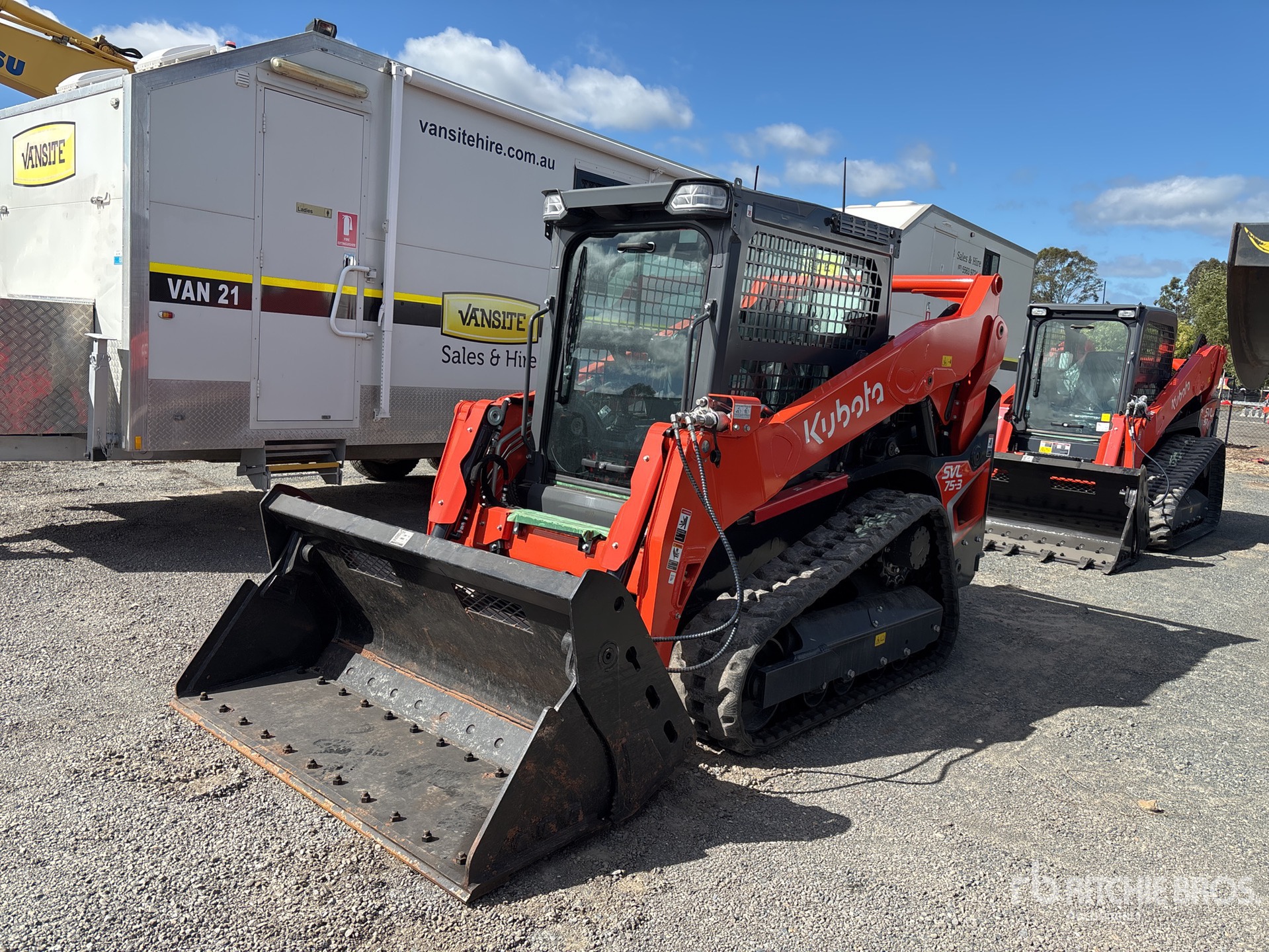 Kubota SVL 75-3 を見 Compact Track Loader