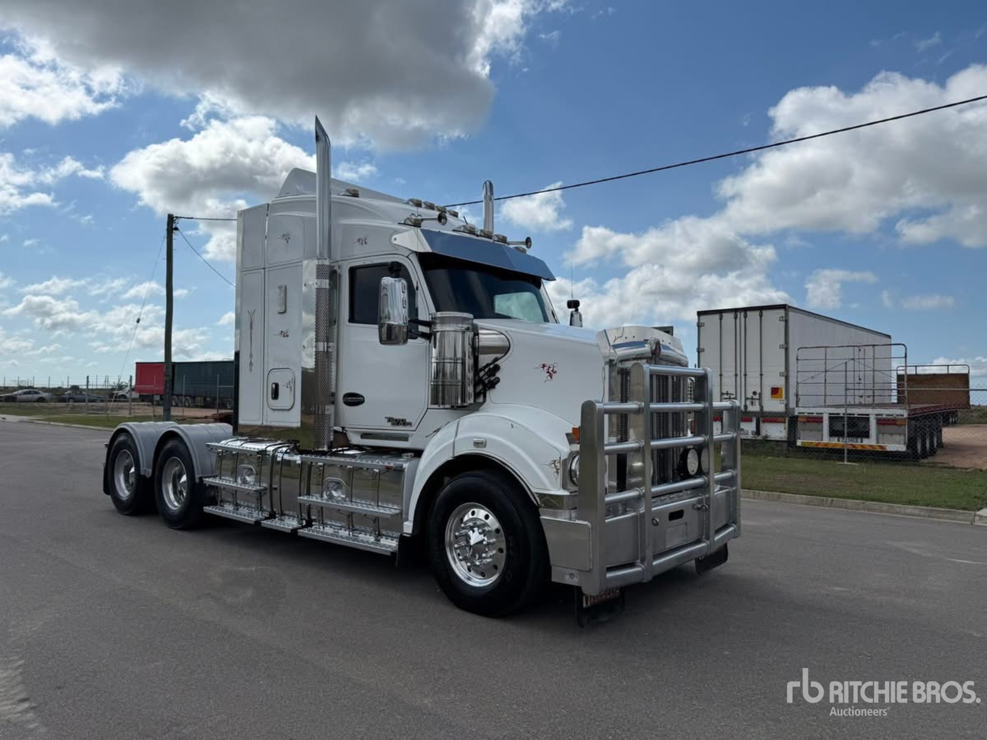 2018 Kenworth T610SAR 6x4 T/A Sleeper Truck Tractor