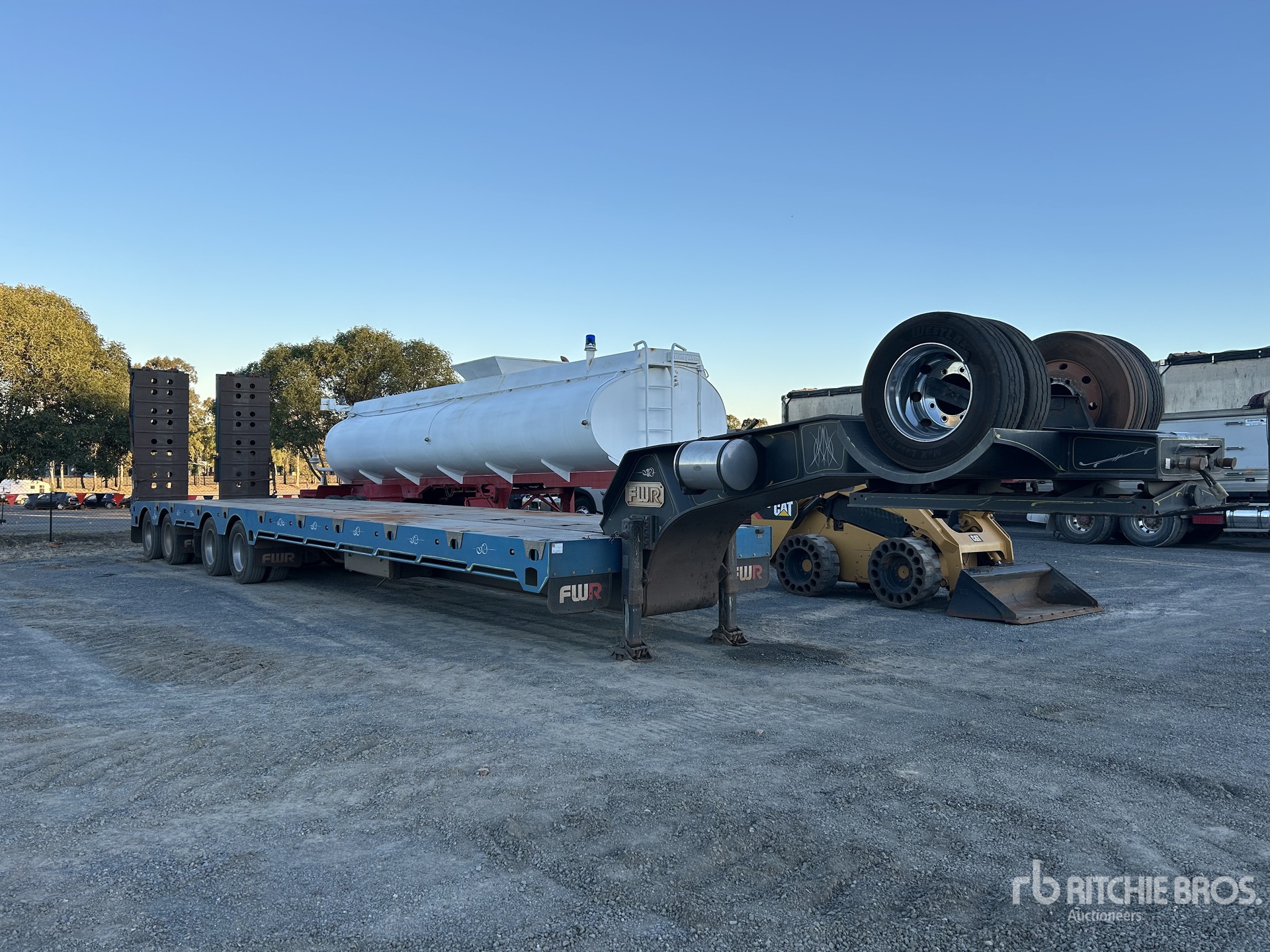 2020 FWR 4 Rows of 4 Hydraulic Deck Widening Low Loader